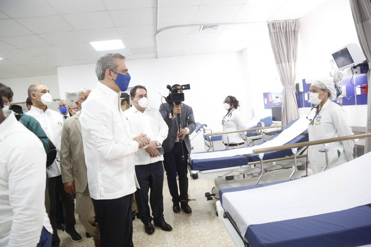 Abinader deja en funcionamiento nuevas áreas del hospital Dr. Félix María Goico en Villa Consuelo  