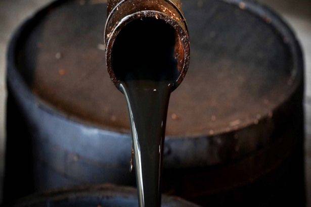 Precios del petróleo sube 40% en dos meses