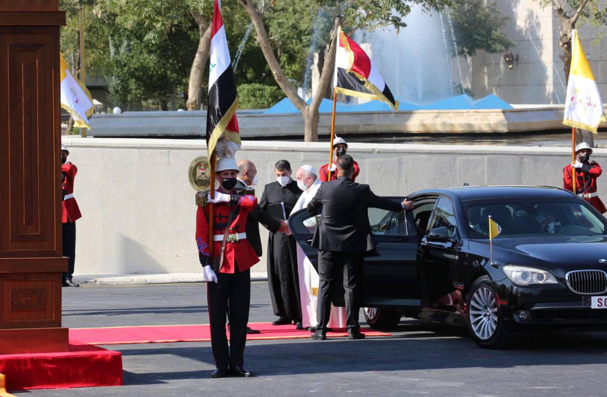 El vehículo «especial» que usa el papa Francisco para sus desplazamientos en Irak