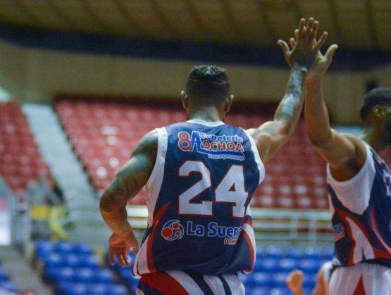 Pueblo Nuevo vence al Plaza en Basket Santiago