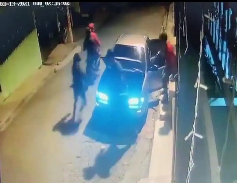 Video: Desconocidos son recibidos a tiros tras intentar asaltar a dos personas