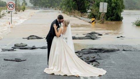 La boda que las inundaciones no pudieron hundir en Australia