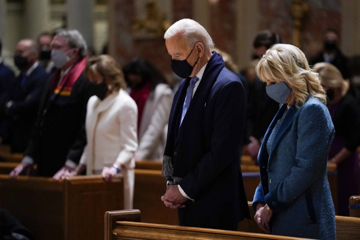 Obispos católicos a Joe Biden: no comulgue si apoya el aborto