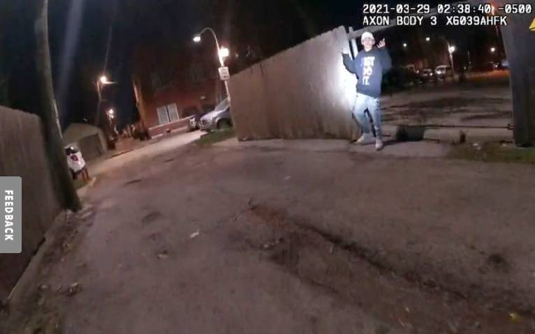 Chicago: Video muestra a joven sin arma cuando fue baleado