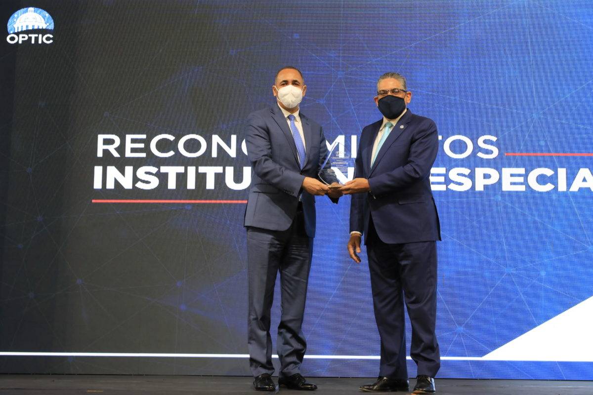 OPTIC entrega premio iTICge 2021 a instituciones públicas