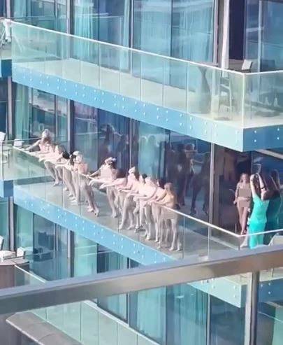 Escándalo en Dubái por video que muestra mujeres desnudas en balcón