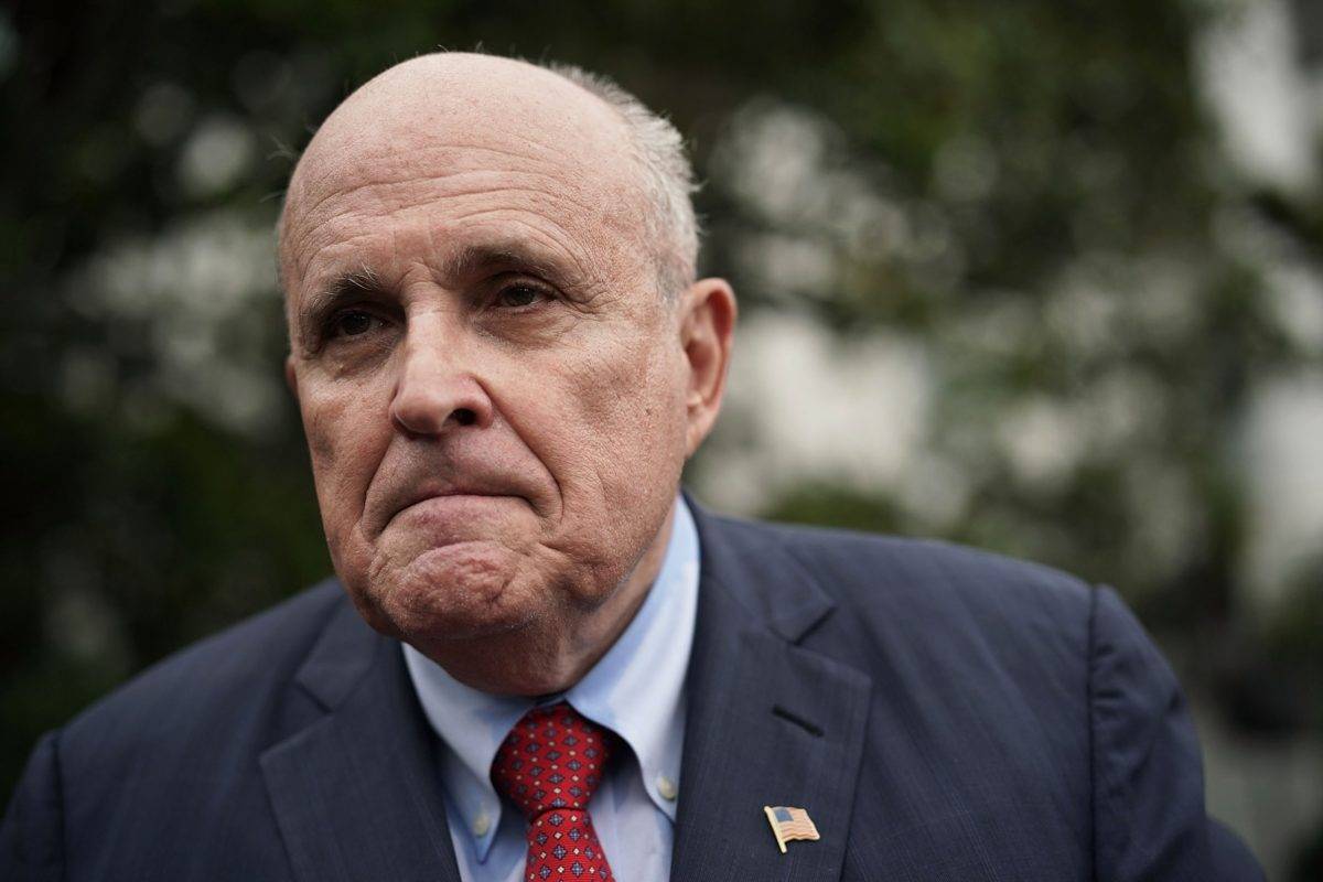 La Policía registra el apartamento de Rudy Giuliani, abogado de Donald Trump