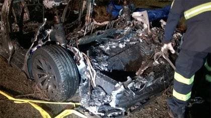 Accidente de un auto Tesla «sin nadie al volante» deja dos muertos en EEUU