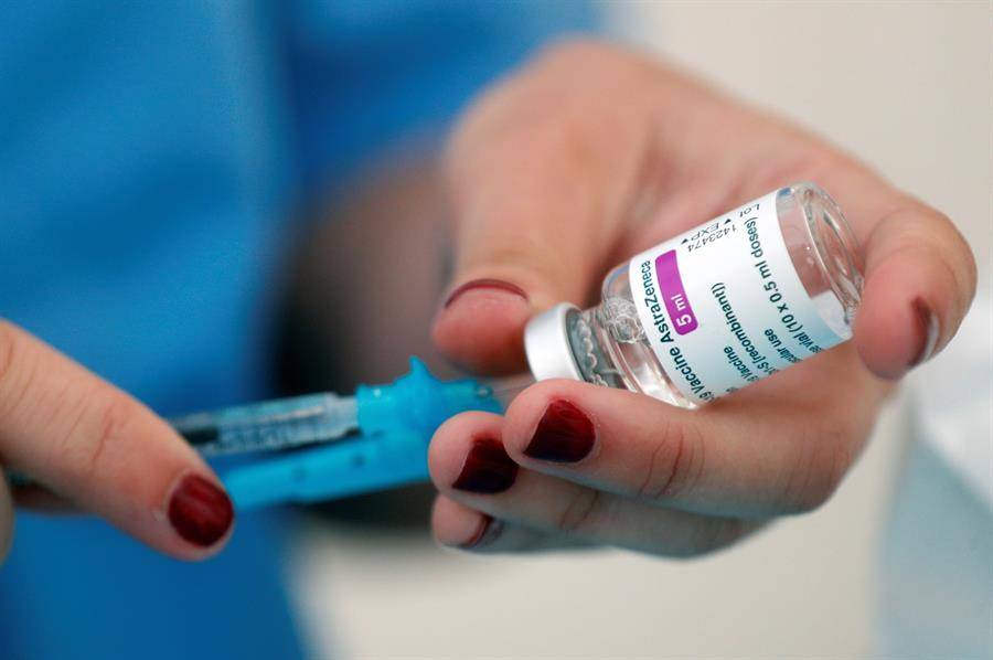 OMS sostiene que beneficios vacuna AstraZeneca superan con creces los riesgos