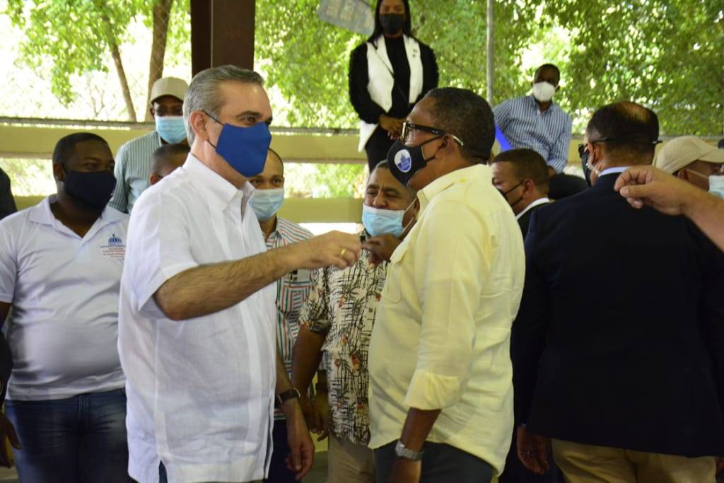 Presidente Abinader realiza encuentro con juntas de vecinos de Santo Domingo Norte