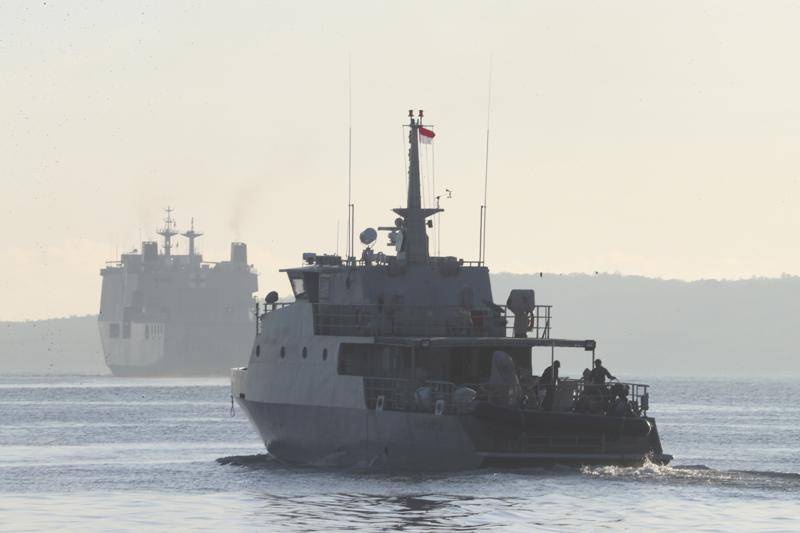 Indonesia halla artículos de submarino, que estaría hundido