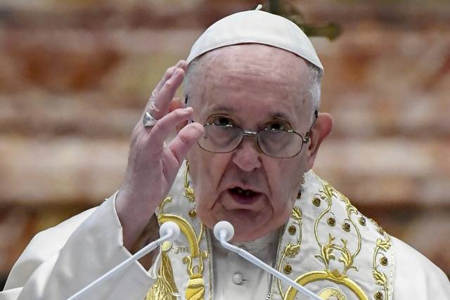 El papa critica “los nacionalismos cerrados y agresivos” contra los migrantes