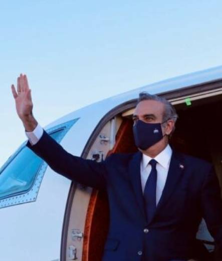Presidente Abinader llegó al país desde Ecuador