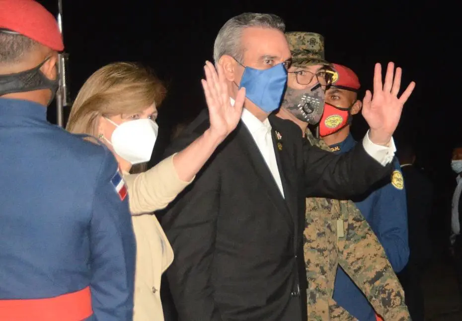 Presidente regresa de Ecuador, asistió a posesión
