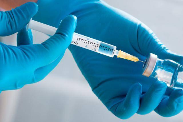 Inyectan por error seis dosis de la vacuna anticovid a una joven italiana