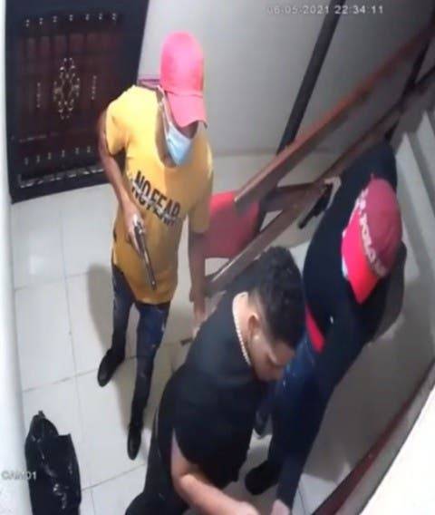 A punta de pistola, tres hombres asaltan otro cuando llegaba a su casa en Sabana Perdida