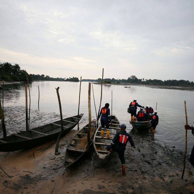 Suben a 76 los cadáveres recuperados tras el naufragio de un barco en Nigeria