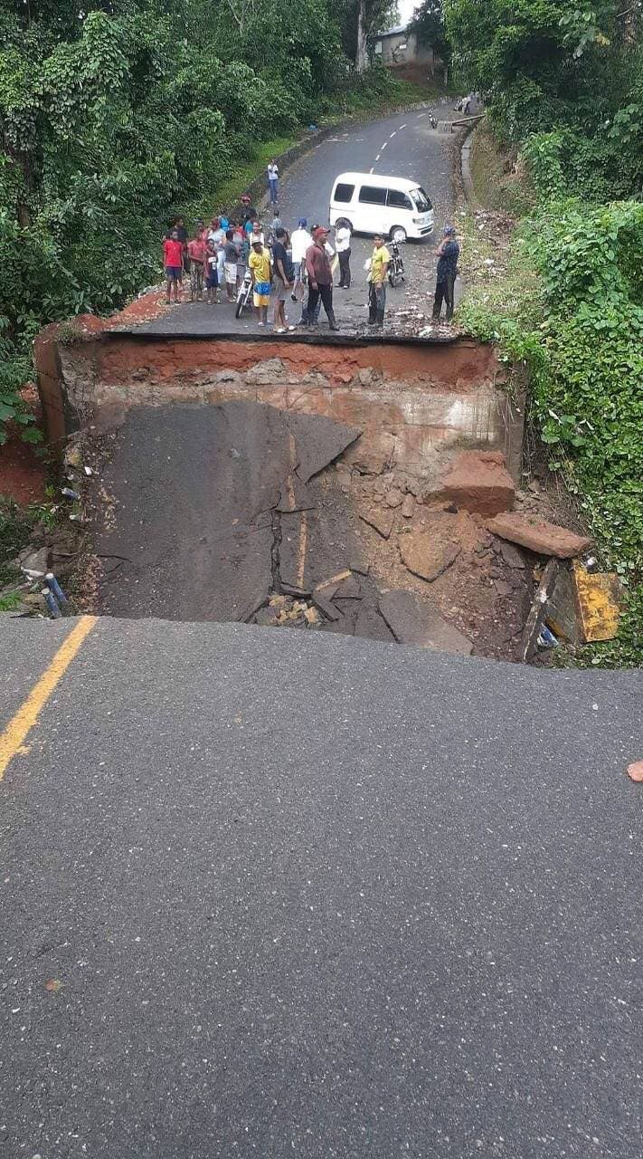 Video: Colapsa puente en Peralvillo de Monte Plata