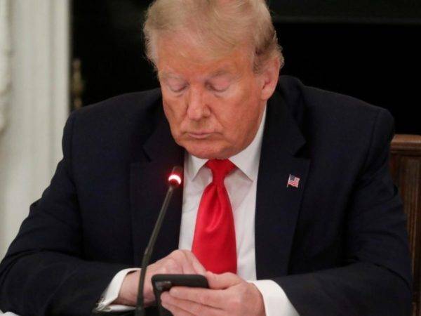 TRUMP TELEFONO FACEBOOK ANUNCIO