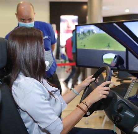 Instalan simuladores de conducción centros comerciales