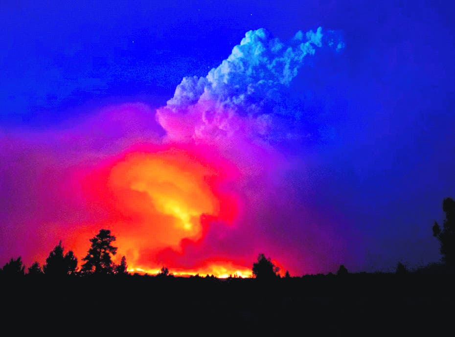 Crece enorme incendio forestal en Oregon, EEUU