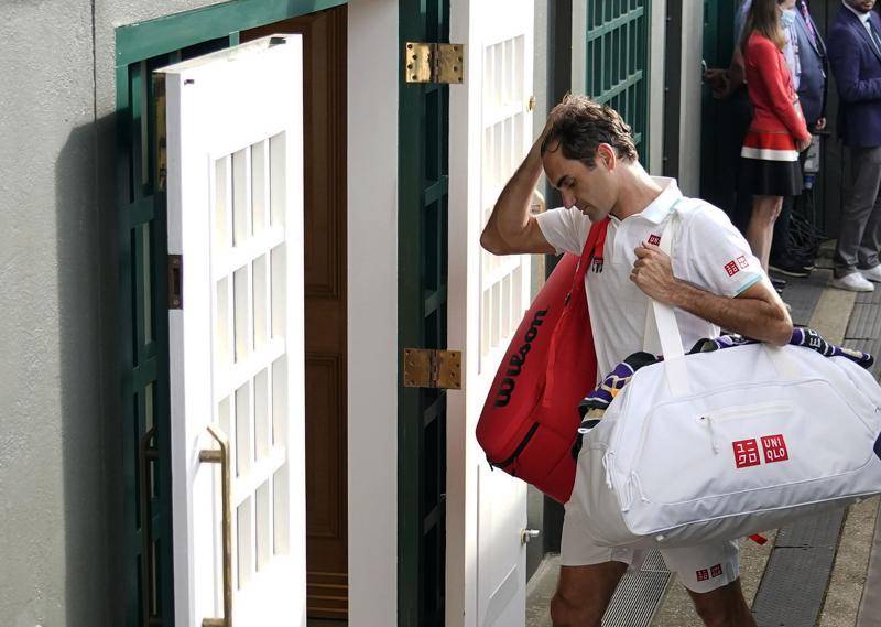 Roger Federer se baja de Tokio por ‘contratiempo’ en la rodilla