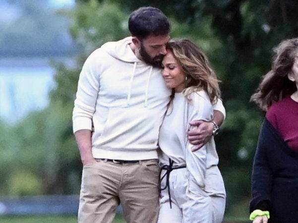 jennifer lopez duramente criticada por promocionar alcohol estando con ben affleck