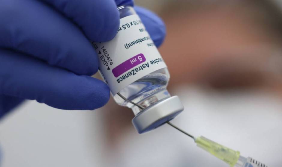 La vacuna de AstraZeneca es “altamente eficaz” ante variantes beta y delta