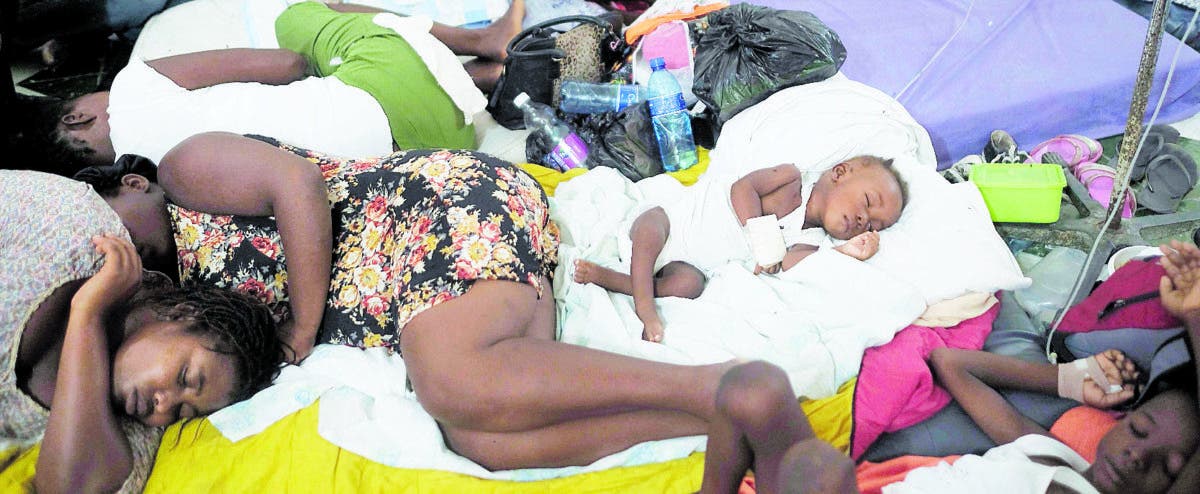 Falta de hogar de haitianos imposibilita desocupen hospitales