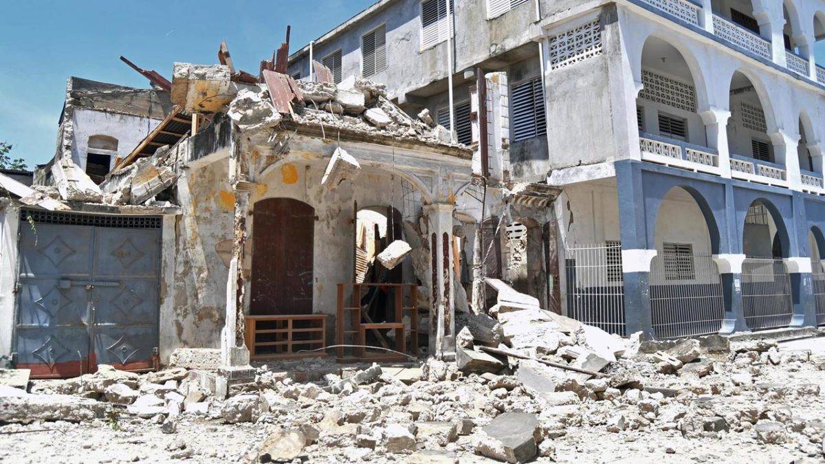 El Congreso de El Salvador homenajea a las víctimas del terremoto en Haití