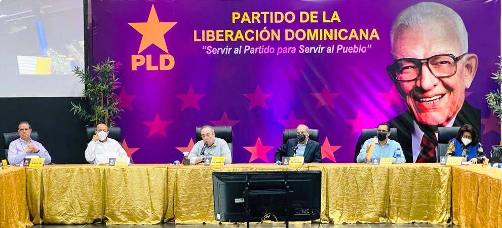 Danilo Medina conoce informes para la organización de IX Congreso Ordinario del PLD
