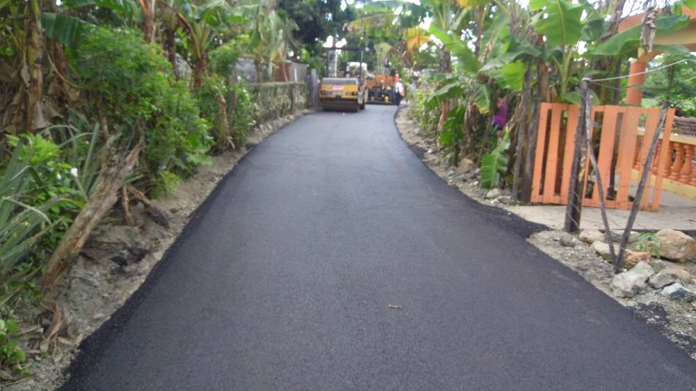 Comunidad El Pico, de Moca, ve realizado su sueño de tener calles asfaltadas