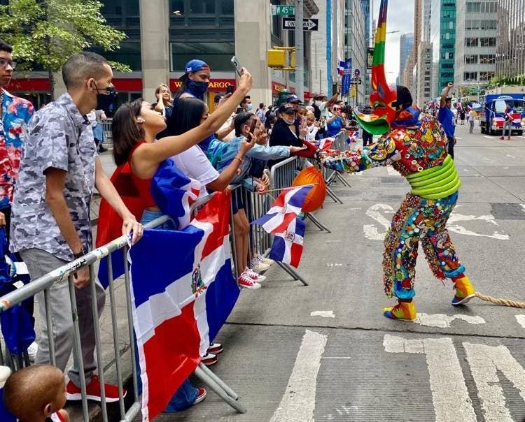 Miles asisten este domingo al Desfile Dominicano de Manhattan