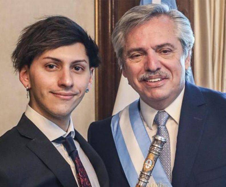 Hijo de presidente argentino se declara «No binario»