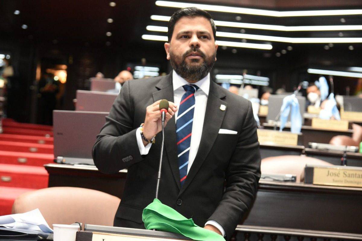 Diputado Leonardo Aguilera resalta logros en su primer año legislativo