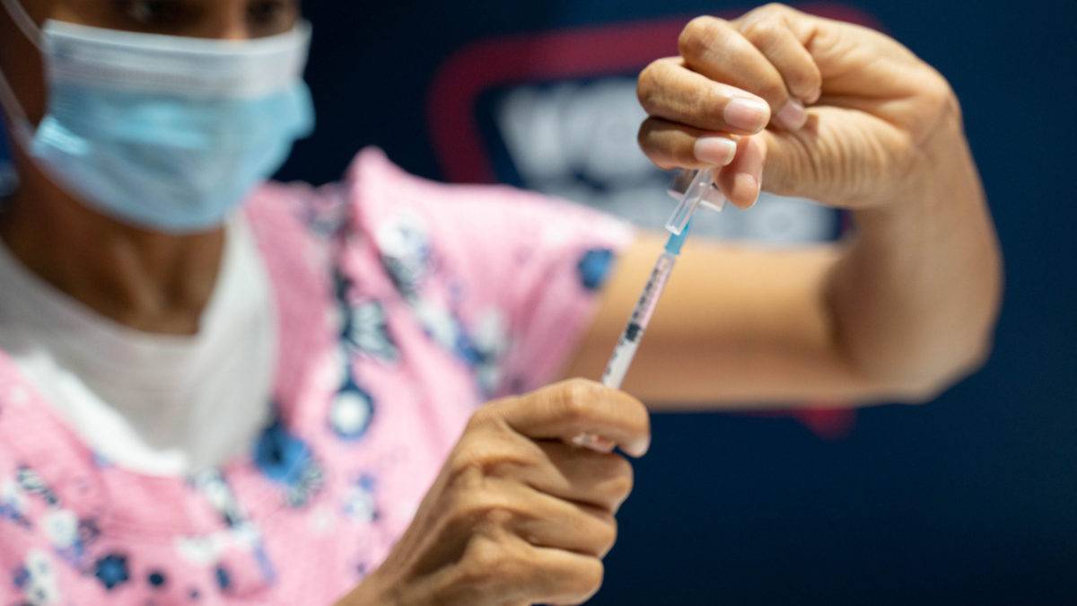 Desarrollan candidatas a vacunas contra la covid-19 que se guardan sin frío