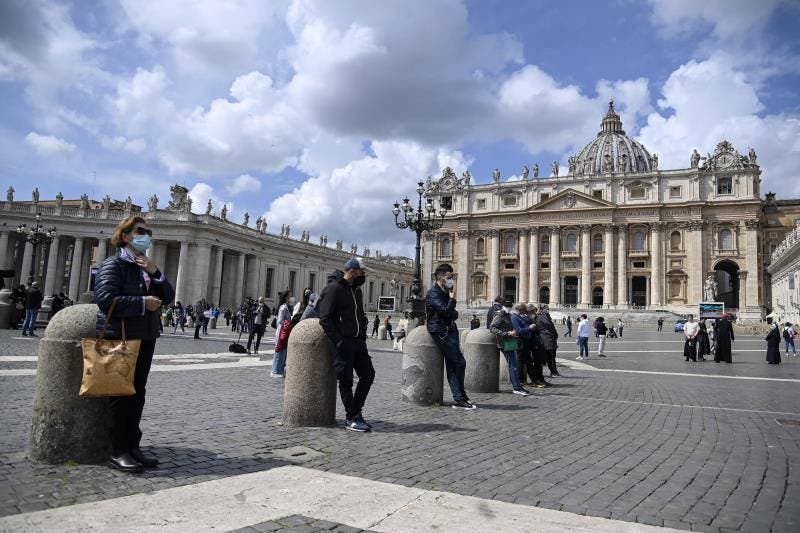 Vaticano suspenderá el sueldo a empleados que no presenten pase sanitario