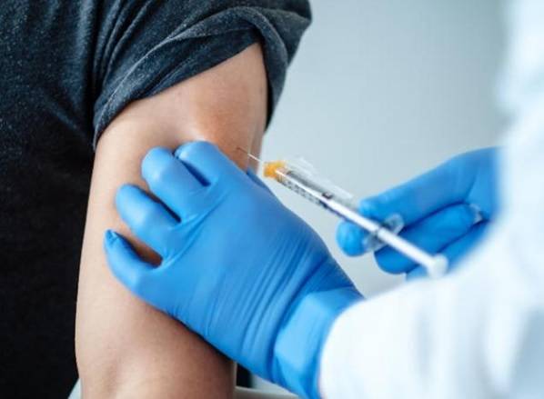 Dominicanos en condado Manhattan se vacunan menos contra Covid-19
