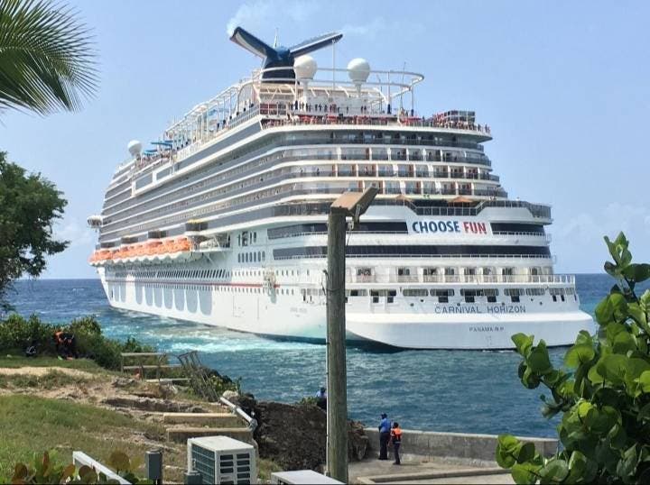 Llega a puerto de La Romana otro crucero con más de 2 mil turistas