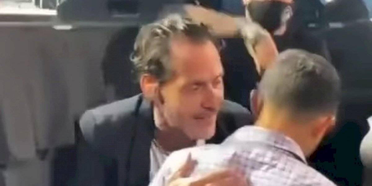 Video: Viral el gesto de Marc Anthony al bajar de tarima para abrazar a un no vidente