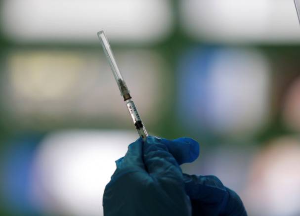 Vacuna china protege al 79% contra la variante delta, según estudios
