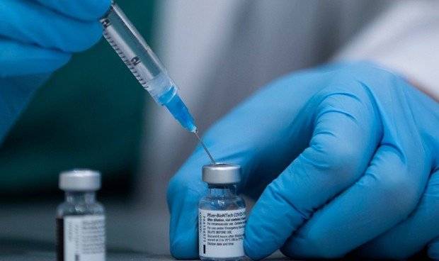 EE.UU. empieza las dosis de refuerzo con un 25 % de su población sin vacunar
