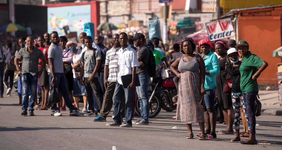 Escasez de combustible persiste en capital Haití