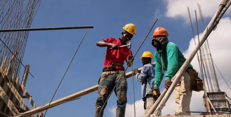 La mano de obra haitiana es mayoritaria en el sector de la construcción.