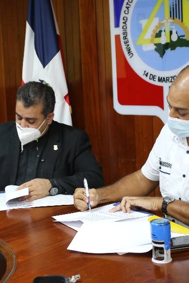 Convenio; UCNE y Antillian Service firman acuerdo institucional