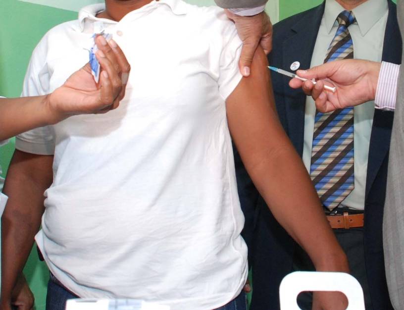 Ginecólogo pide a colegas que insten gestantes vacunarse