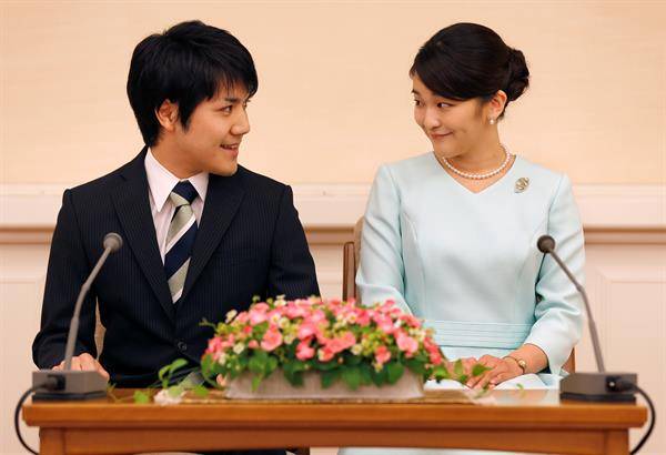 Princesa Mako de Japón sufre estrés por críticas a su prometido
