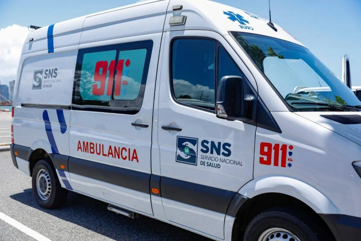 El Seibo: Ambulancia del 9-1-1 choca a tres personas mientras se dirigía al hospital