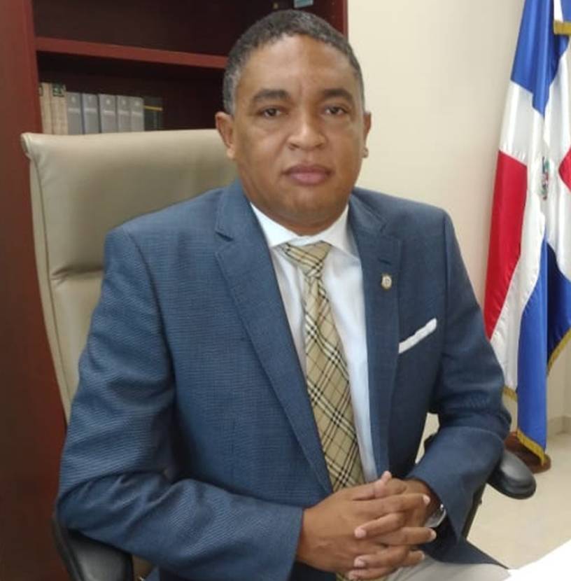 Senador rechaza Aduanas califique ventas de “pacas” como amenaza al comercio
