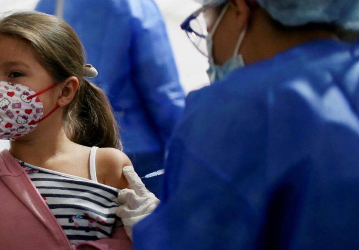 Pediatras no quieren se precipite vacunas niñez